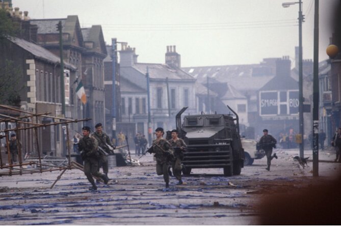 2 Hour Terror and Mural History Belfast taxi Private Tour - Why Belfast’s murals deserve a close look