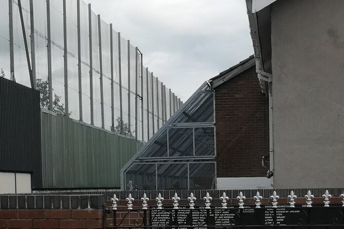 Belfast black taxi tours - Divis Street and the International Mural Wall