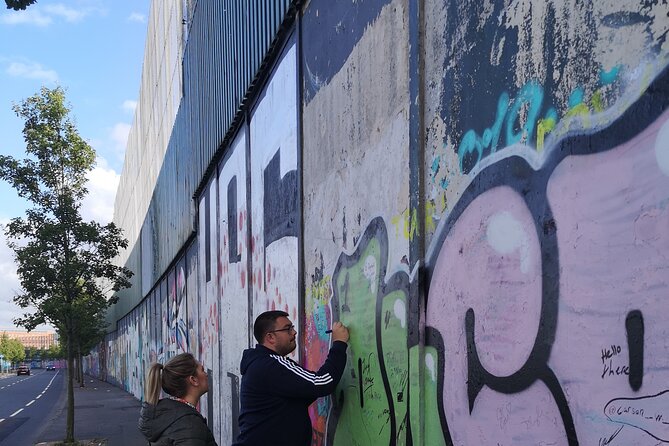 Belfast black taxi tours - What your guide adds to the experience