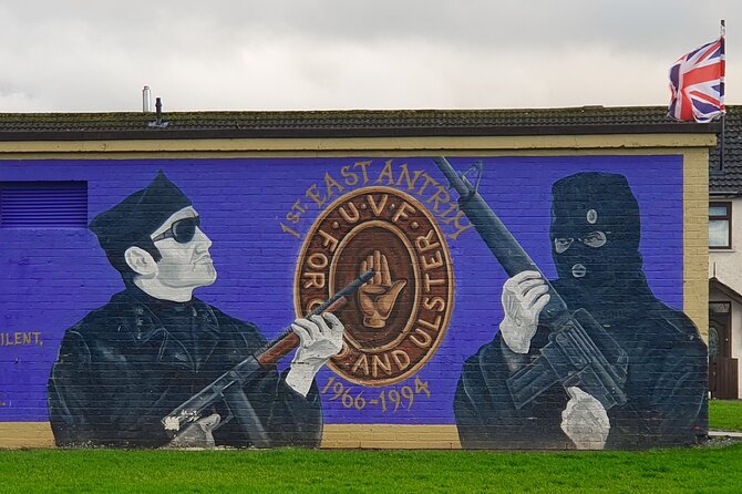 Belfast Cab Tour of Peacewalls, Murals and the Famous Titanic Slips - What the private Mercedes format adds