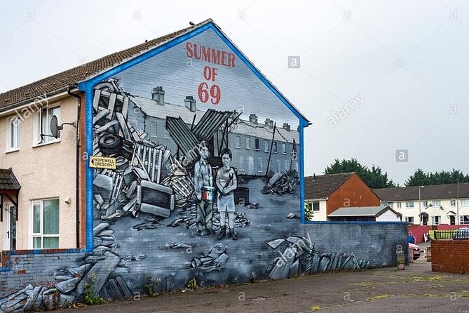 Belfast Political & Murals Tour - The Peace Wall: a dividing line that remains