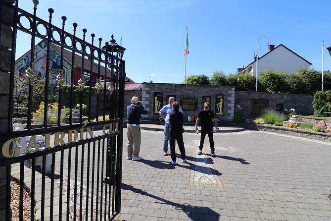Falls road Murals Walking Tour with former prisoners - Bobby Sands and the first layer of meaning