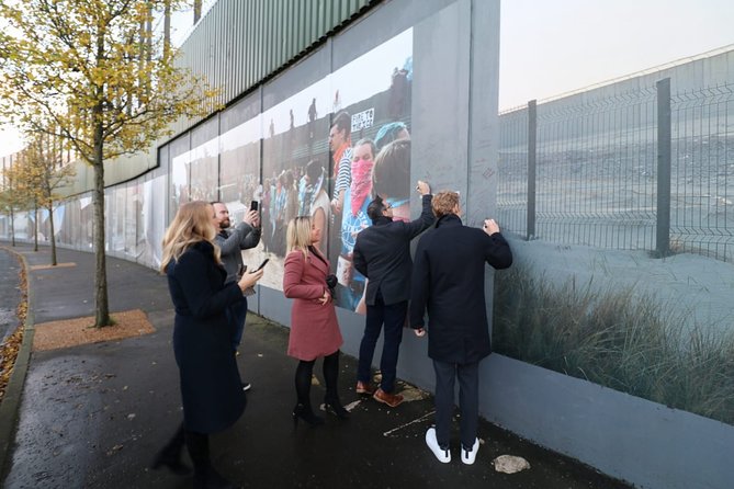 Falls road Murals Walking Tour with former prisoners - Practical ways to prepare