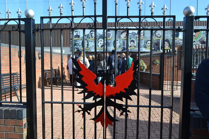 Famous Private Belfast Troubles Taxi Tour Original Drivers 2hr - What two hours can realistically cover