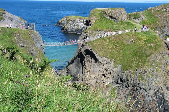 Giant's Causeway and Belfast City Murals Tour inc Game of Thrones Dark Hedges - Coach comfort and what to bring