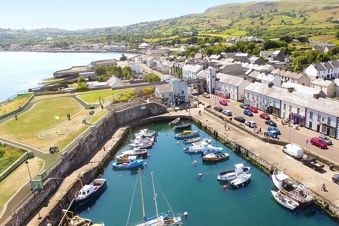 Giants Causeway & Castles Tour from Belfast: Guided tour - Bushmills and Dunluce Castle