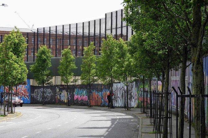 Official World Famous Belfast Black Taxi Tour - Why Belfast’s murals need a guide