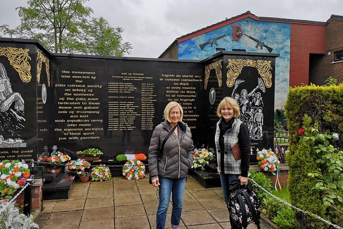 Official World Famous Belfast Taxi Tour ™ - Crossing to Shankill Road
