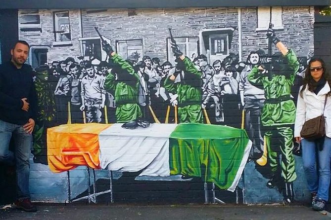 Original Private Belfast Troubles and Peace Cab/Taxi Tour 2 Hours - Why a black taxi is the right way to see Belfast’s divided streets