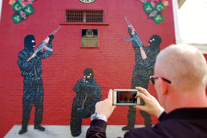 Original Private Belfast Troubles and Peace Cab/Taxi Tour 2 Hours - International Mural Wall on Divis Street
