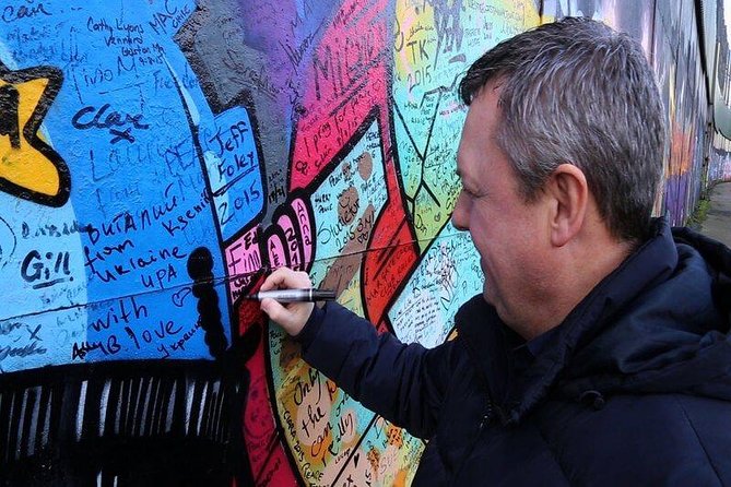 Political Taxi Tour Belfast (1-7 People) - Is one hour enough for Belfast’s Troubles?