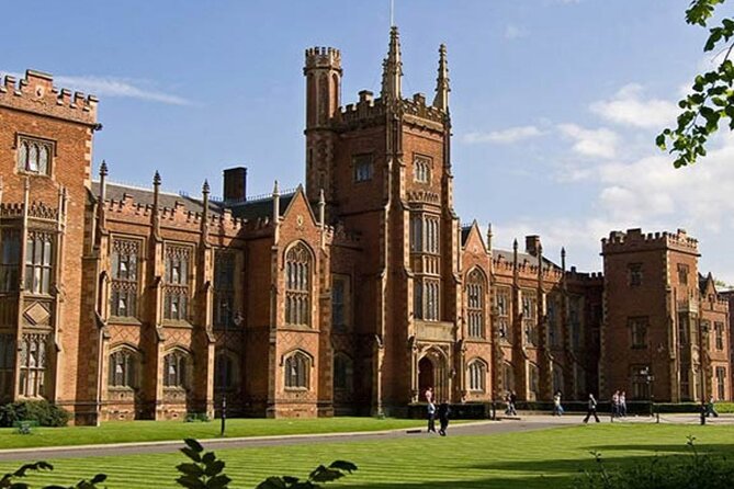 Private Driver Guided Day Tour of Belfast - Queen’s University and Botanic Gardens