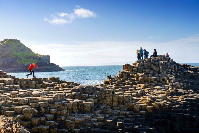 Titanic Experience and Giant's Causeway tour from Belfast - Dunluce Castle: five minutes for a dramatic photo