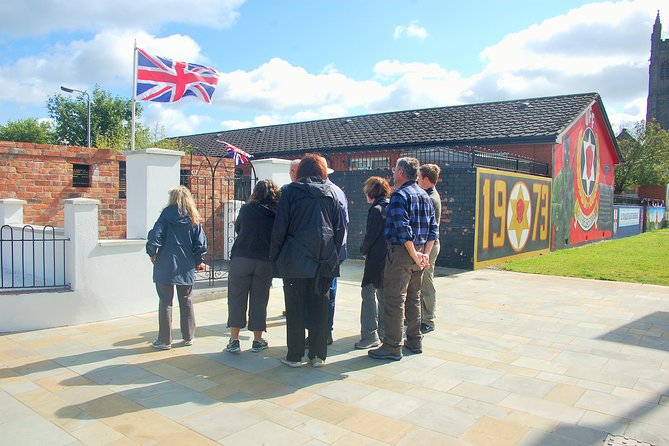 World Famous Belfast City Centre Black Cab/Taxi Tour 2 Hours - Divis and the narrow streets near Falls Road